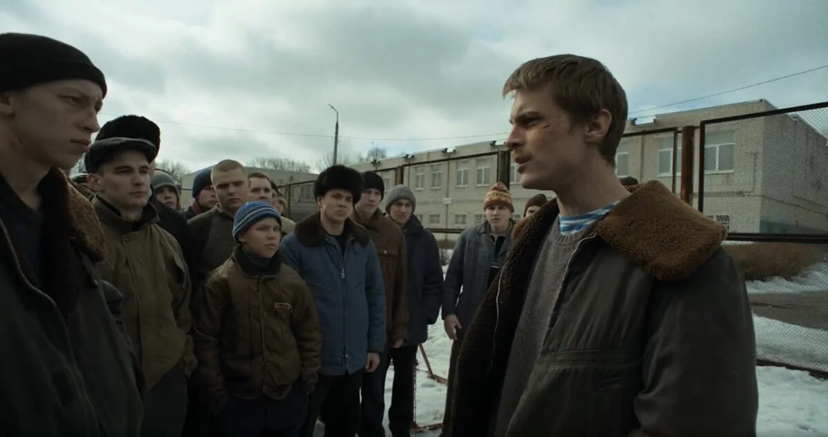 Момент из сериала Слово пацана. Кровь на асфальте